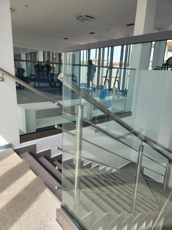 Rt Properties @ The Lennox Airport Residential Акра Екстериор снимка