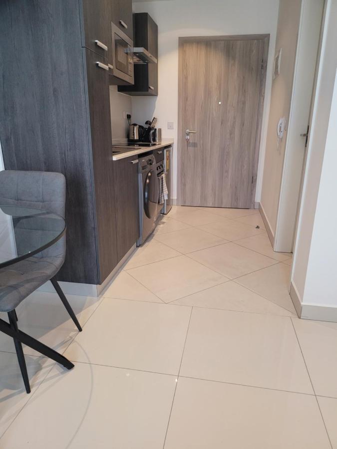 Rt Properties @ The Lennox Airport Residential Акра Екстериор снимка