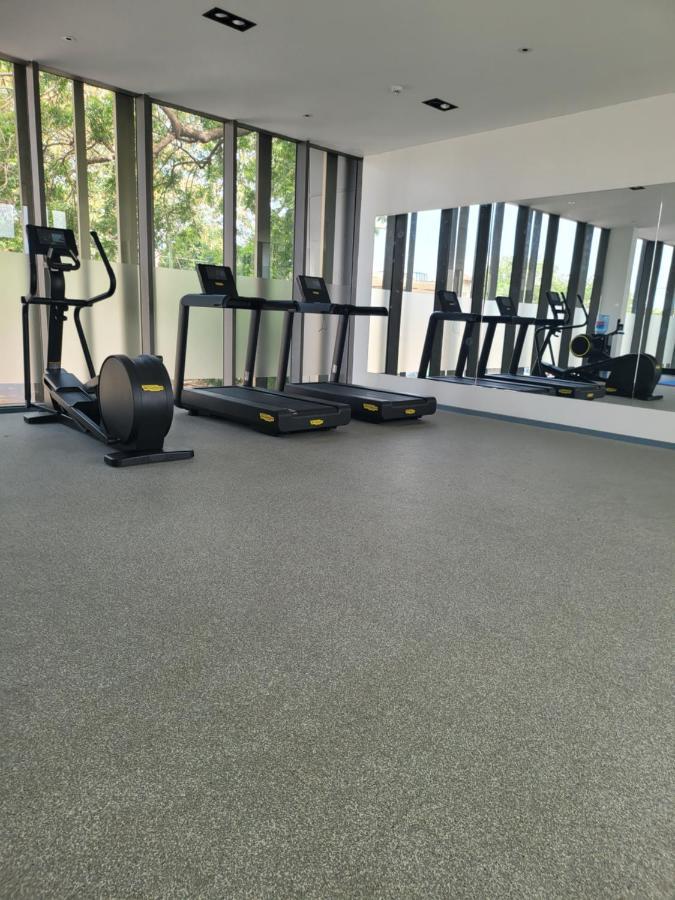 Rt Properties @ The Lennox Airport Residential Акра Екстериор снимка